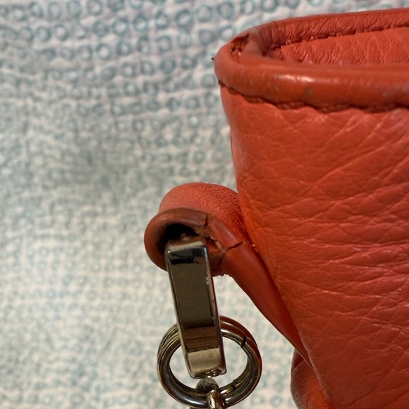 🖤 Vince Camuto Rehabber Bag Coral-Orange Pebbled Leather Turn-Lock Shoulder Bag - Picture 13 of 16